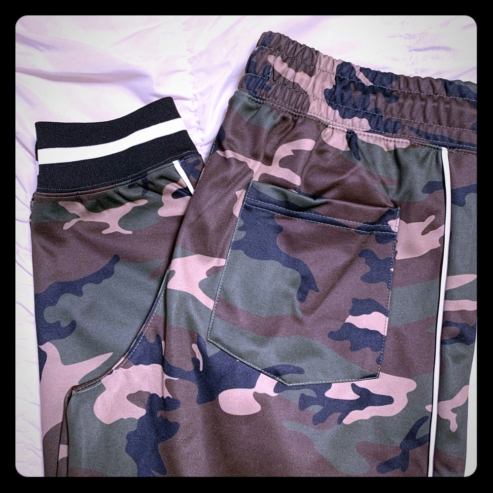 Men’s Forever 21 Camouflage Track Pants SZ M